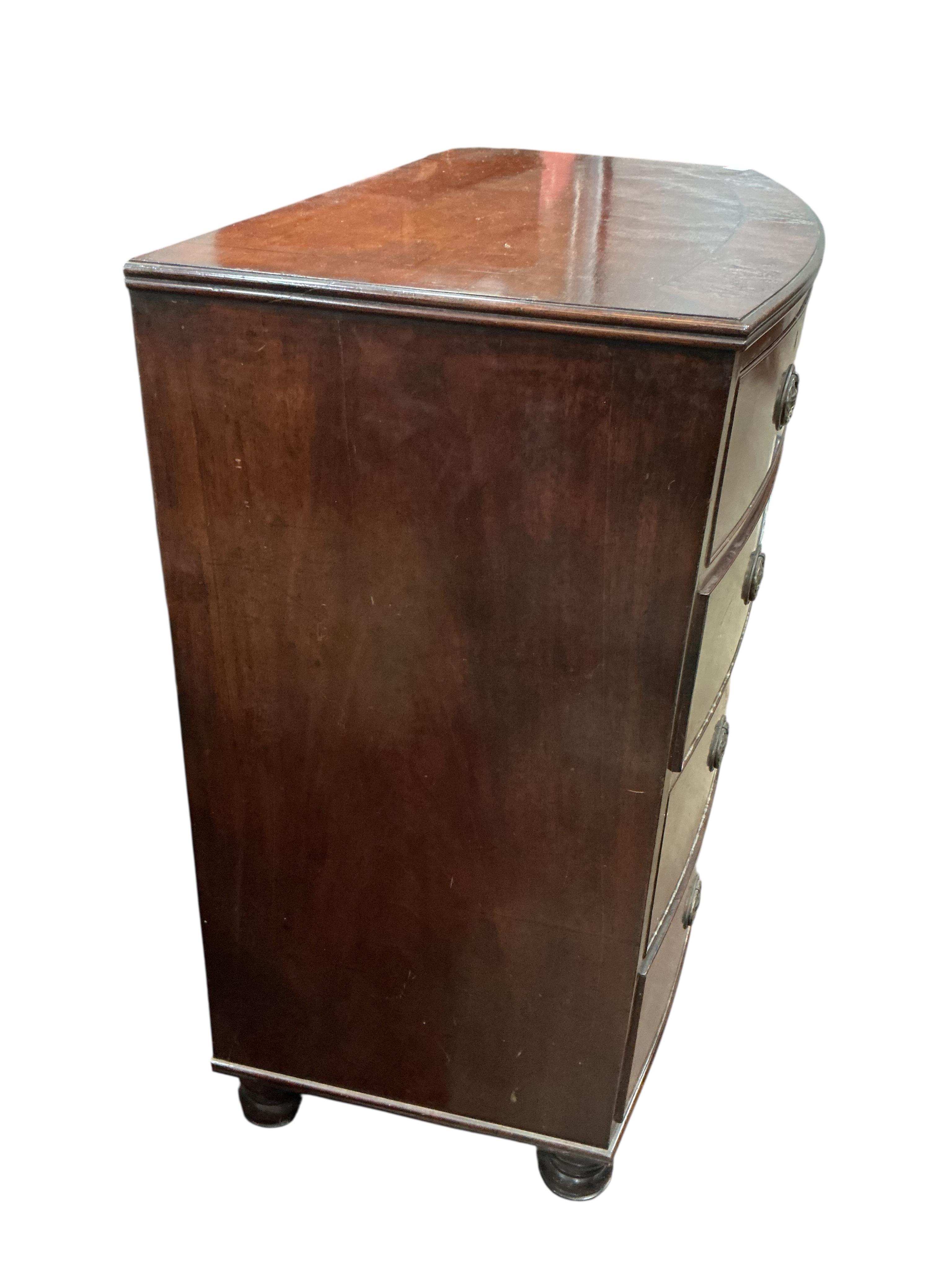 A Regency mahogany bow front chest of drawers, width 108cm, depth 53cm, height 100cm